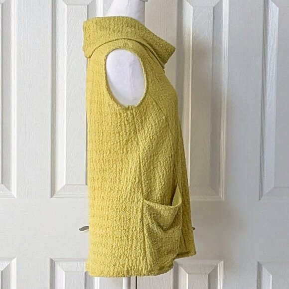 INOAH Women's Sleeveless Cowl Neck Top Blouse  Size S  Lime  NWT - Picture 2 of 4